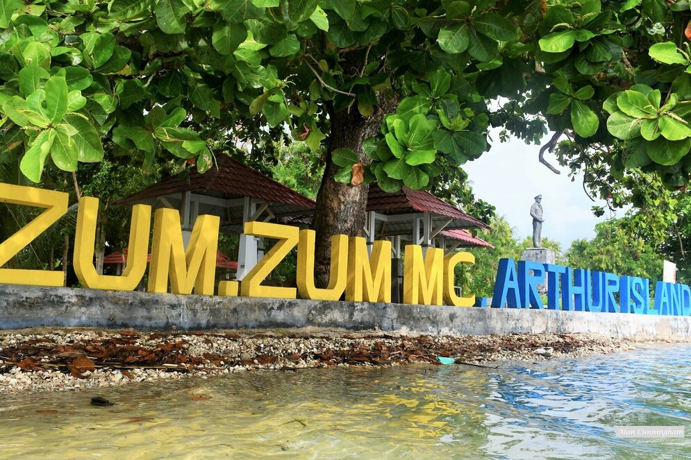 Zumzum Island, Morota: McArthur Statue