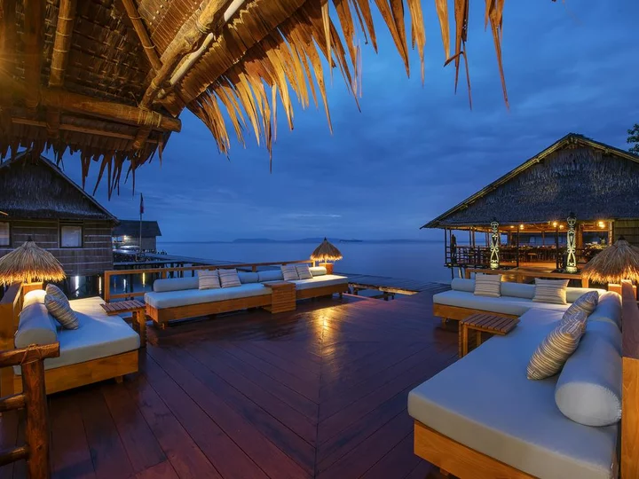 Raja Ampat, Papua Paradise Eco Resort: Sundeck at dawn
