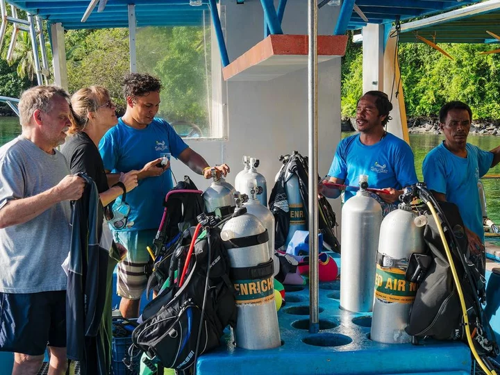 Tauch Crew preparer Tauchboot: Sali Bay Resort, Molukken