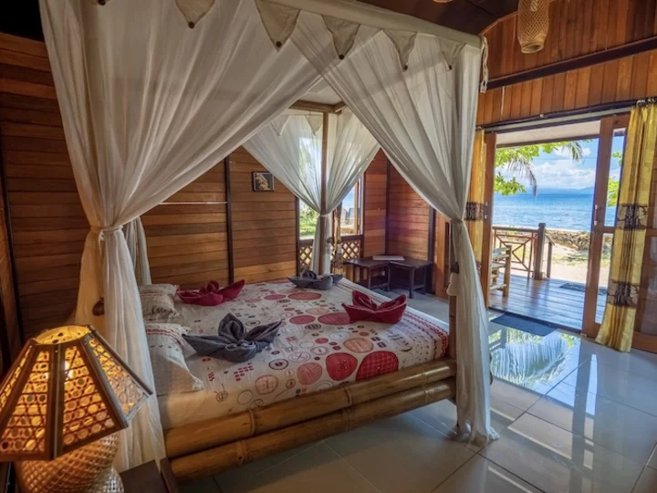 Sulawesi: Sea Souls Resort - bungalow interior view