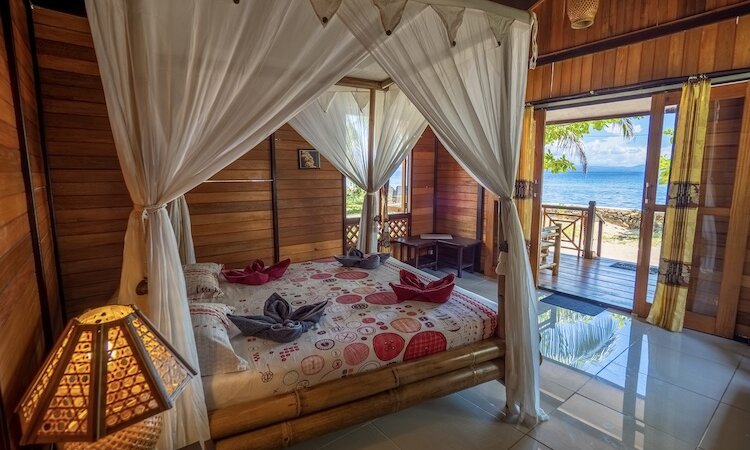 Sulawesi: Sea Souls Resort - bungalow interior view