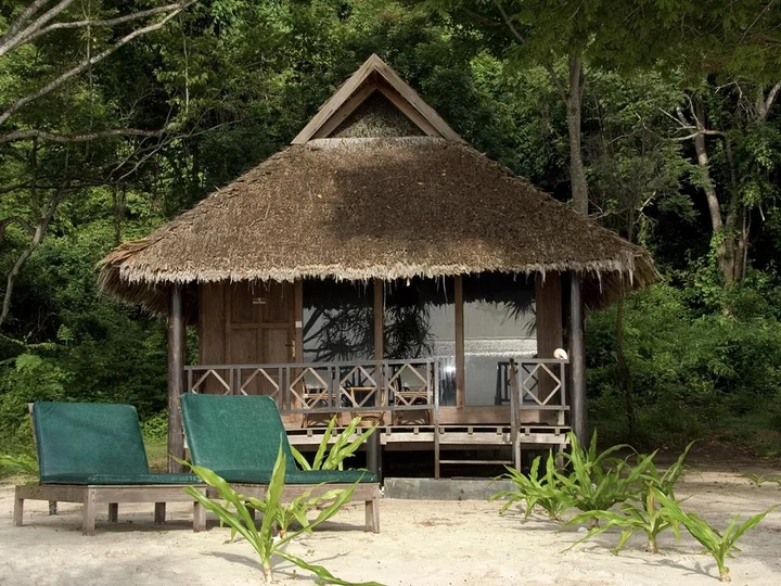 South Sulawesi, Selayar Dive Resort: Standard Bungalow with Sunbeds