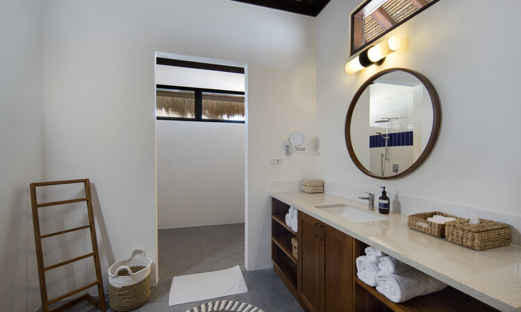 Lesser Sunda Islands, Sumbawa: Mocean Dive Resort, Bungalow Bath