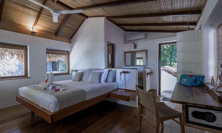 Bangka Island, Coral Eye Resort: Room 8 from the inside