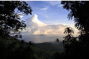 Sulawesi, Gunung Tatawiran: View to Bunaken Marine Park
