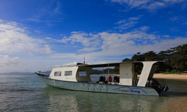 Sulawesi: Pulisan Jungle Beach Resort - Tauchboot