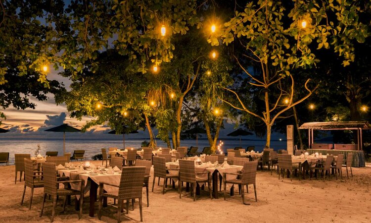 Strand Dinner - Siladen Resort & Spa, Insel Sulawesi
