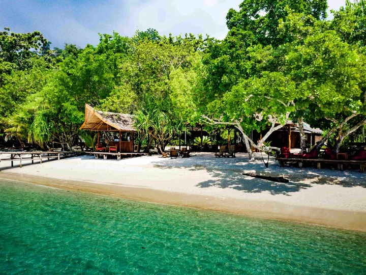  Raja Ampat Biodiversity Nature Resort: White sandy beach with relax areal