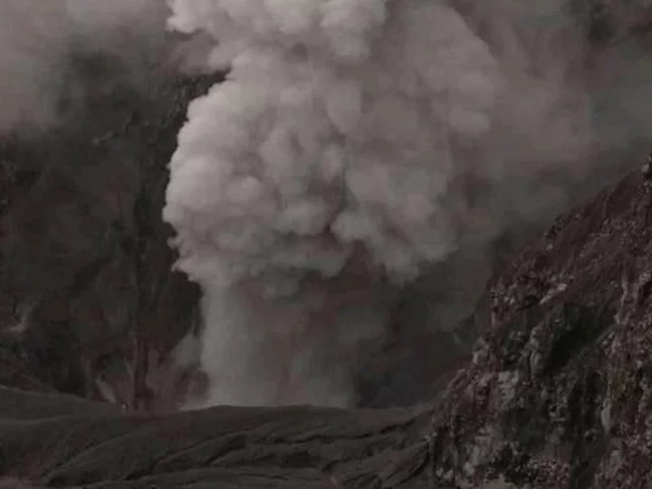 Indonesien, Gewuerzinsel Halmahera: Dukono Vulkan