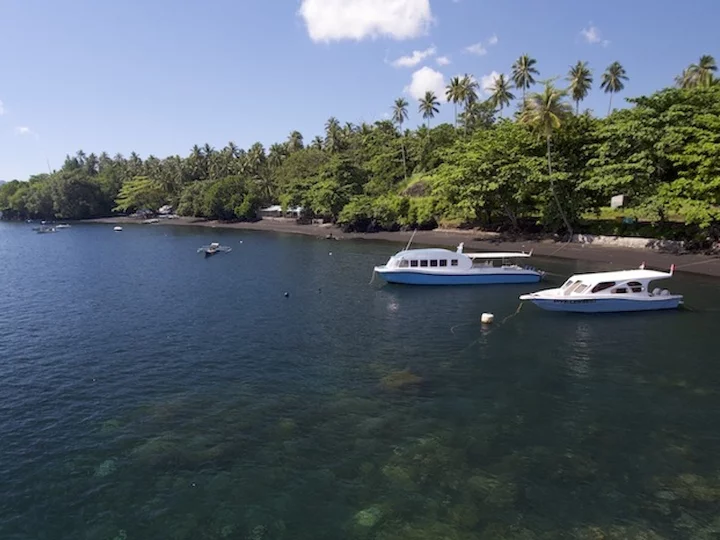  Dive into Lembeh Resort: Diving boats ready to go