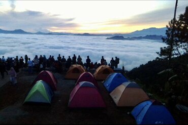 Sulawesi Toraja: Sunrise over cloudy valley