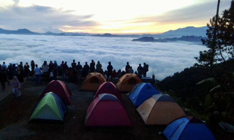 Sulawesi Toraja: Sonnenaufgang über wolkenverhangenen Tal