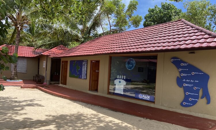  Sulawesi: Sea Souls Resort - Dive Centre