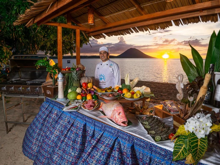Dinner Buffet am Strand im Siladen Resort & Spa - Insel Sulawesi, Indonesien