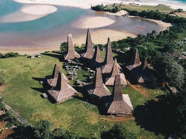 Indonesien, kleine Sundainsel Sumba: Das traditionelle Küstendorf Ratenggaro