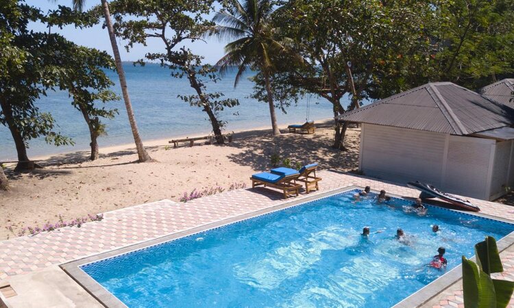 Sulawesi: White Sands Beach Resort Lembeh - Resort pool