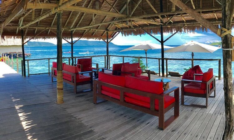 Papua Explorers Dive Resort: Lounge mit Meerblick 
