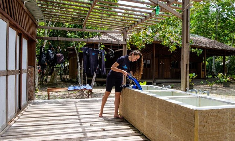 Raja Ampat Biodiversity Nature Resort: Spülbecken beim Tauch Center