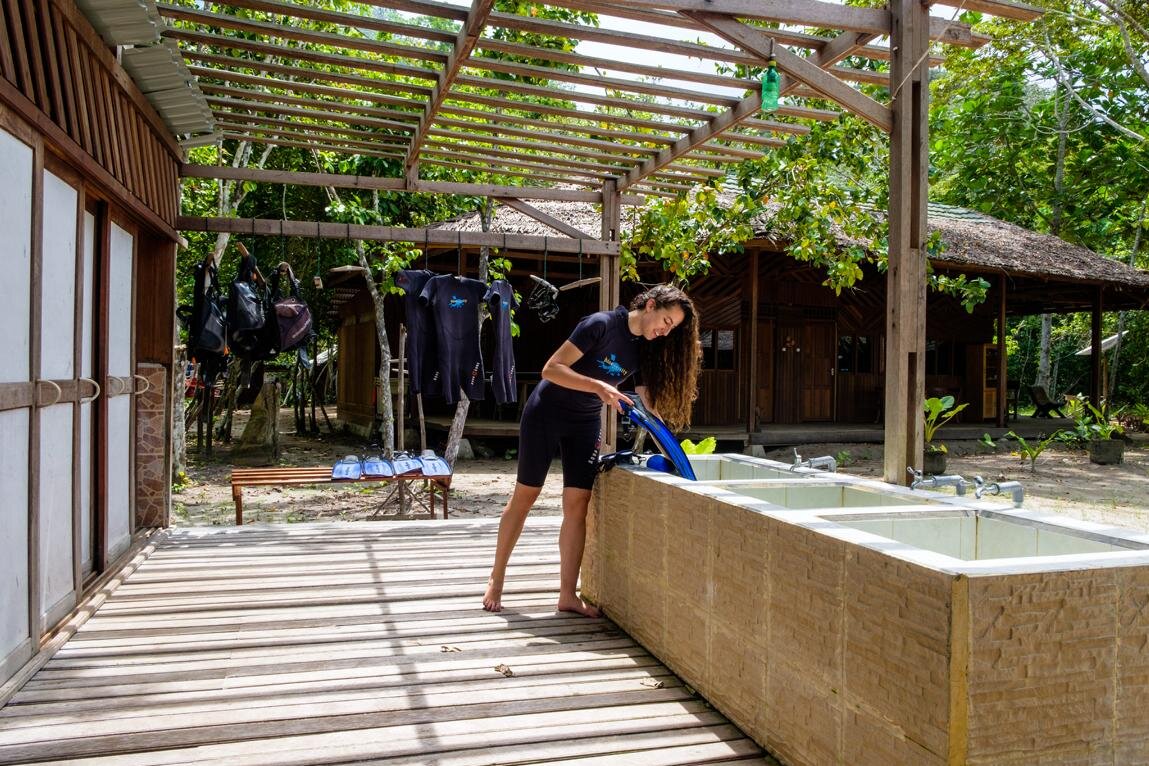 Raja Ampat Biodiversity Nature Resort: Spülbecken beim Tauch Center