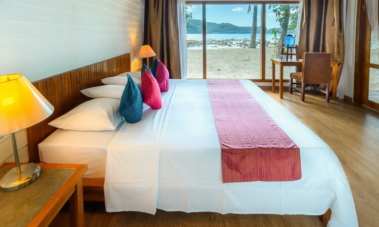  Sulawesi: White Sands Beach Resort Lembeh - Bungalow interior view including ocean view
