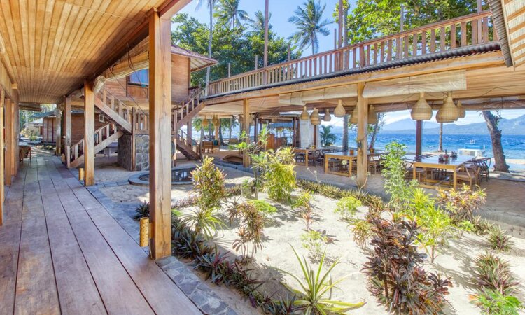 Kuda Laut Resort, North Sulawesi: Main building with restaurant
