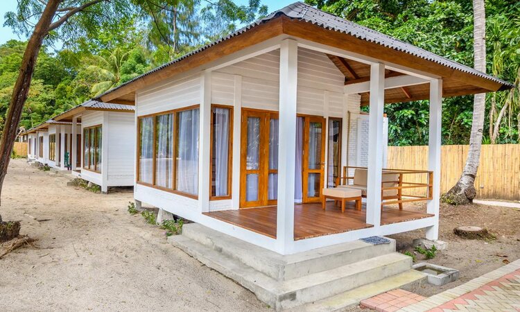  Sulawesi: White Sands Beach Resort Lembeh - Bungalow resort