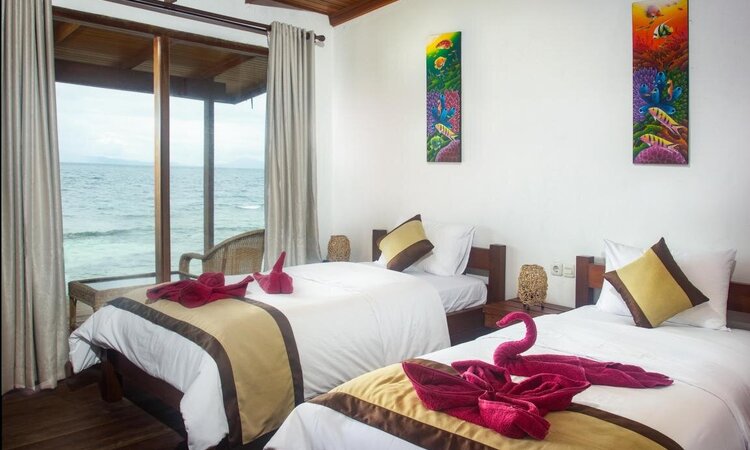  Molukken, Sali Bay Resort: Divers Lodge Doppelzimmer mit Meerblick
