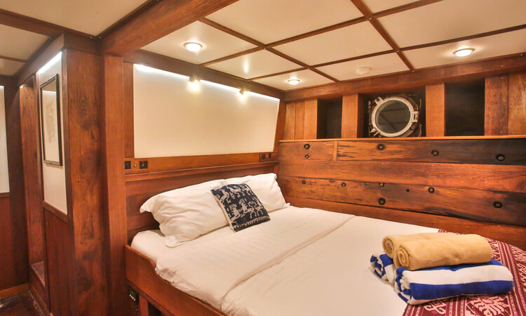 Double-bed cabin on Ombak Putih