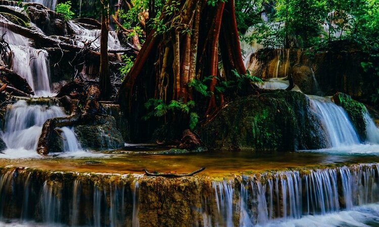 Indonesien, kleine Sundainsel Sumba: Versteckter Wasserfall