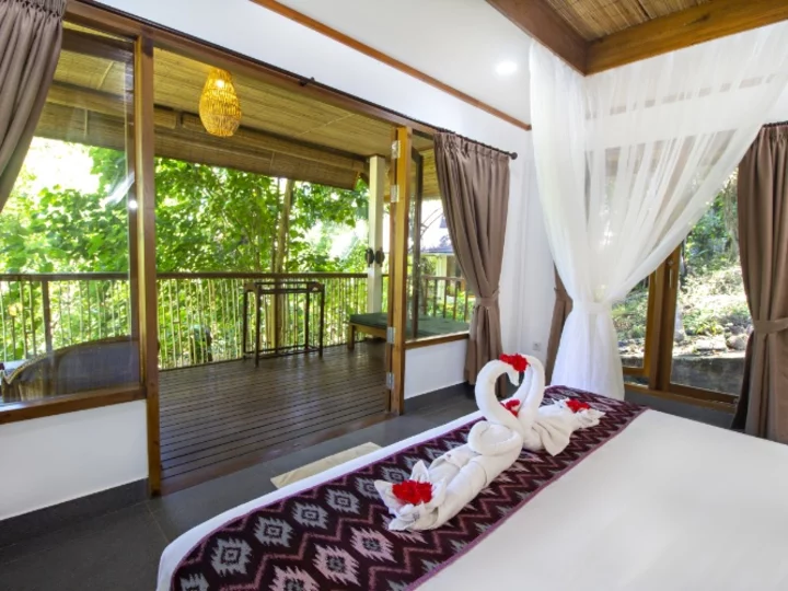 Murex Resort Bangka, Sulawesi: Room inside & Terrace View, Deluxe Hillside Cottage