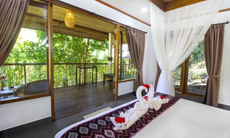 Murex Resort Bangka, Sulawesi: Room inside & Terrace View, Deluxe Hillside Cottage