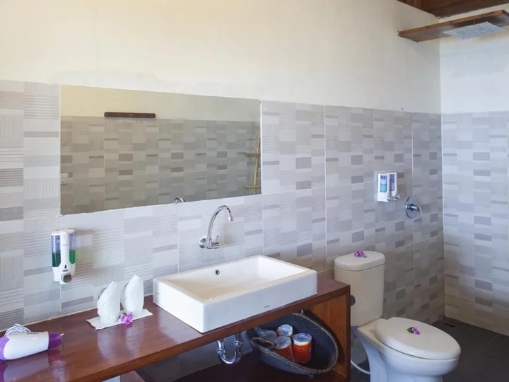 Kuda Laut Resort, Insel Siladen - Sulawesi: Superior Zimmer Bad