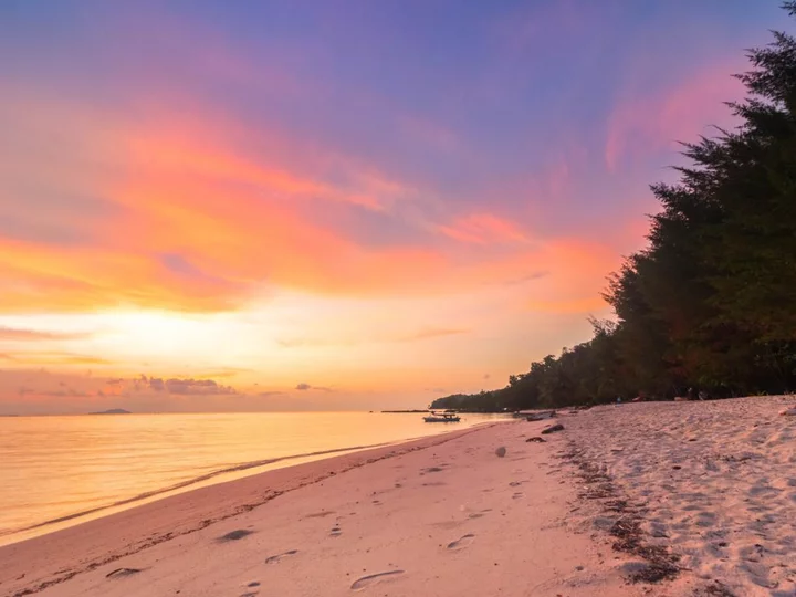 Saronde Island Resort, Sulawesi: Private beach for dinner with island view