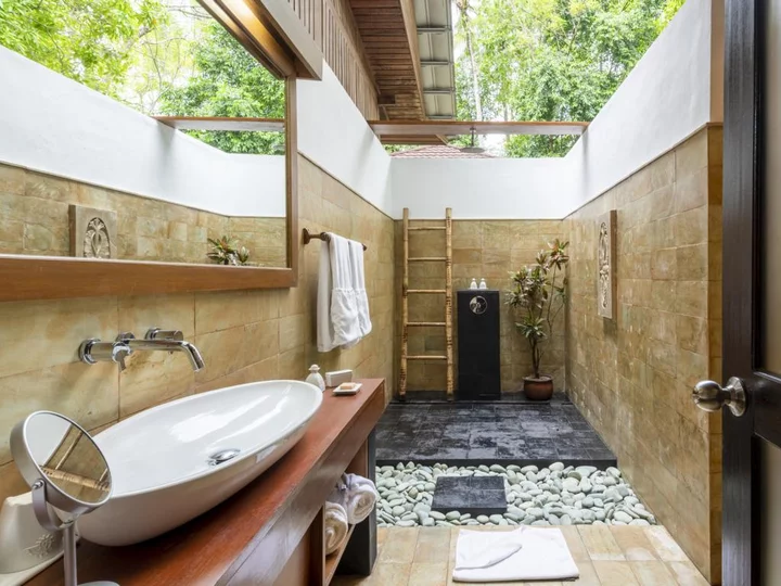 Sulawesi, Siladen Resort & Spa: Beach Villa Badezimmer