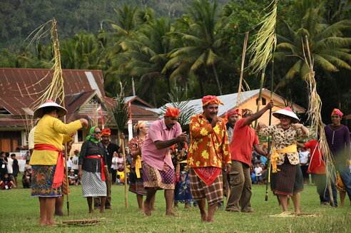 Molukken - Halmahera Festival: Lokales Tanz Ensemble I Local Dance Ensemble