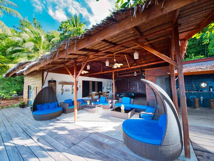  Raja Ampat: Cove Eco Resort Lounge & Beach Bar on Yeben Island