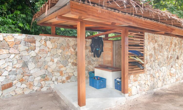 Saronde Island Resort, Sulawesi: By resort boat to the dive spots
