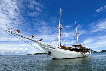 Segelboot Katharina unterwegs in Indonesien östlich der Wallace Line