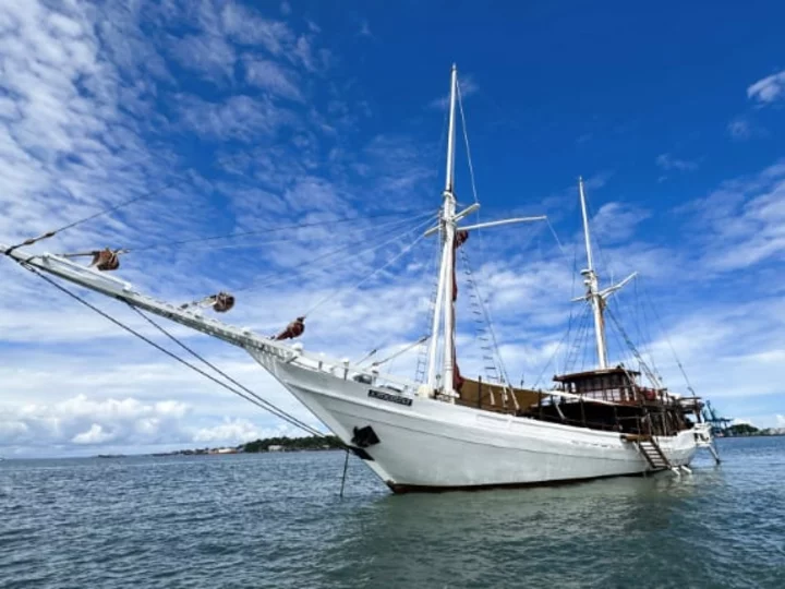 Segelboot Katharina unterwegs in Indonesien östlich der Wallace Line