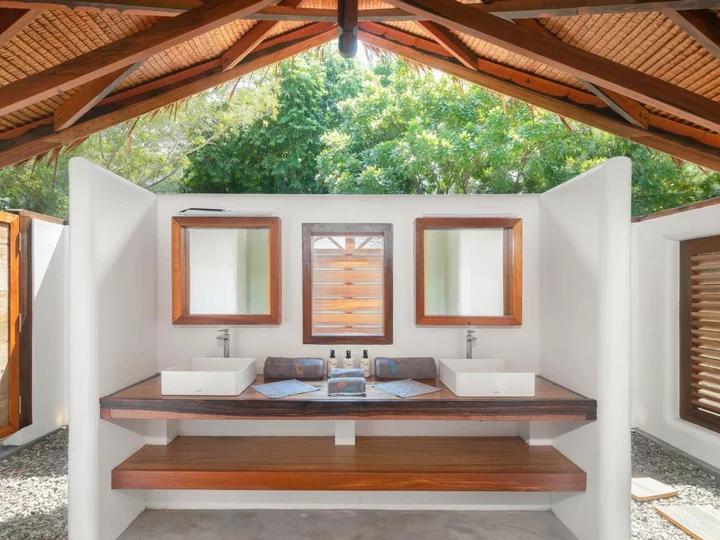 Saronde Island Resort, Sulawesi: Bathroom