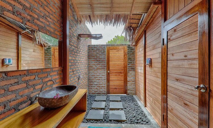 Sulawesi - Siladen Island, Kuda Laut Resort: Beach View Cottage - Bad