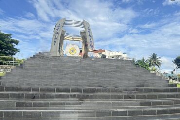 World Peace Gong auf der Insel Ambon, Indonesien