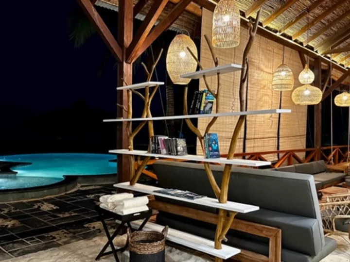 Moluccas, Morotai Metita Beach & Dive Resort: Bar & Pool at Night