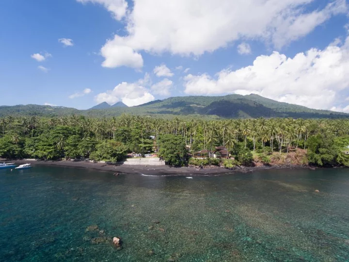 Dive into Lembeh Resort Sulawesi from bird's perspective