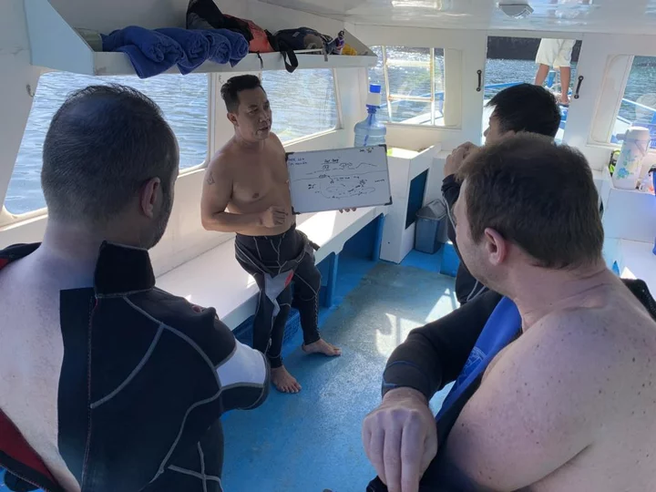 Sulawesi: White Sands Beach Resort Lembeh - Diving briefing