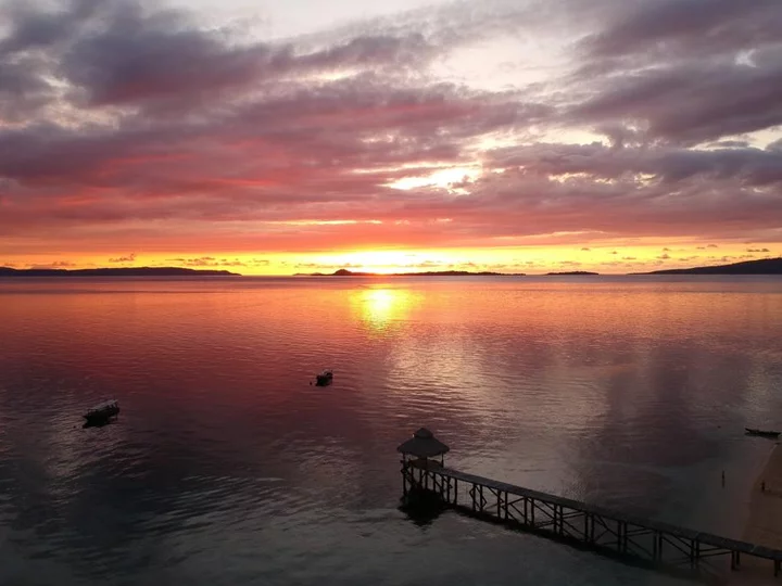 Jetty bei Dämmerung im Coral eye Resort, Insel Bangka