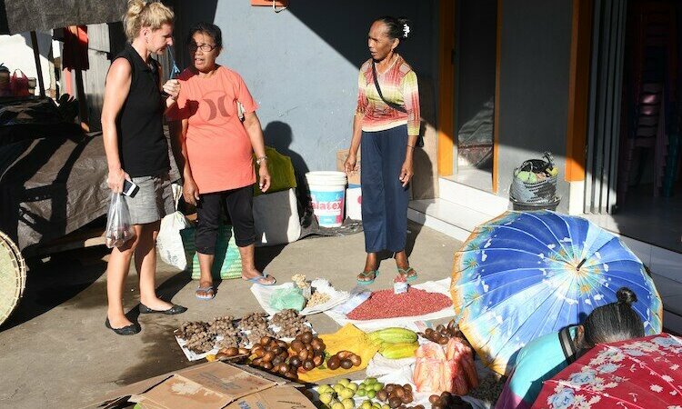 Moluccan island of Halmahera: Market in remote island region
