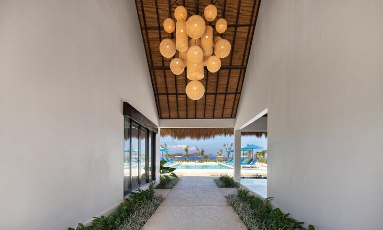 Mocean Dive Resort, Indonesia: View of pool and sea