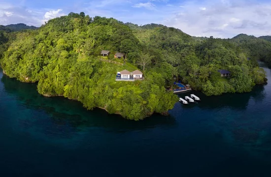 Ikonischer Panoramablick auf das Lembeh Resort - Sulawesi, Lembeh Straits
