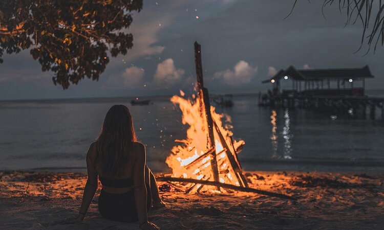 Raja Ampat Biodiversity Nature Resort: Campfire at Sunset